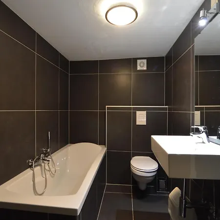 Comfortable In With Garden, Cleaning Included Holiday home *